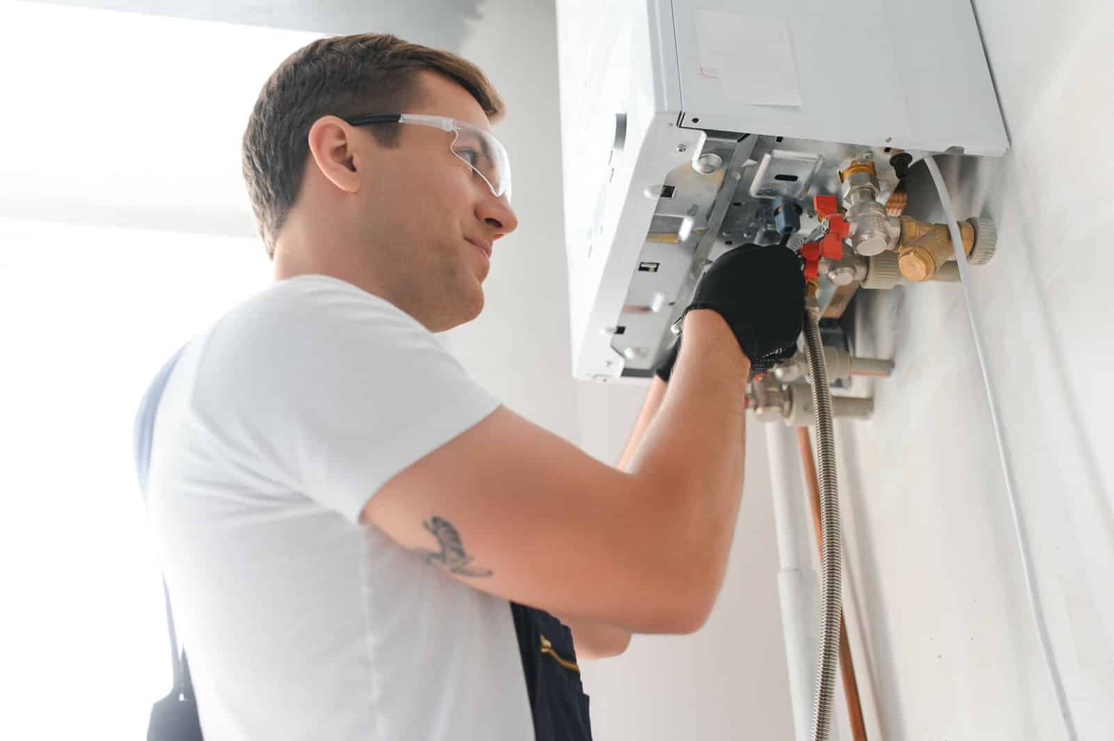 https://plombiste.ch/wp-content/uploads/2015/07/Installation-chauffage-au-gaz-naturel2.jpg